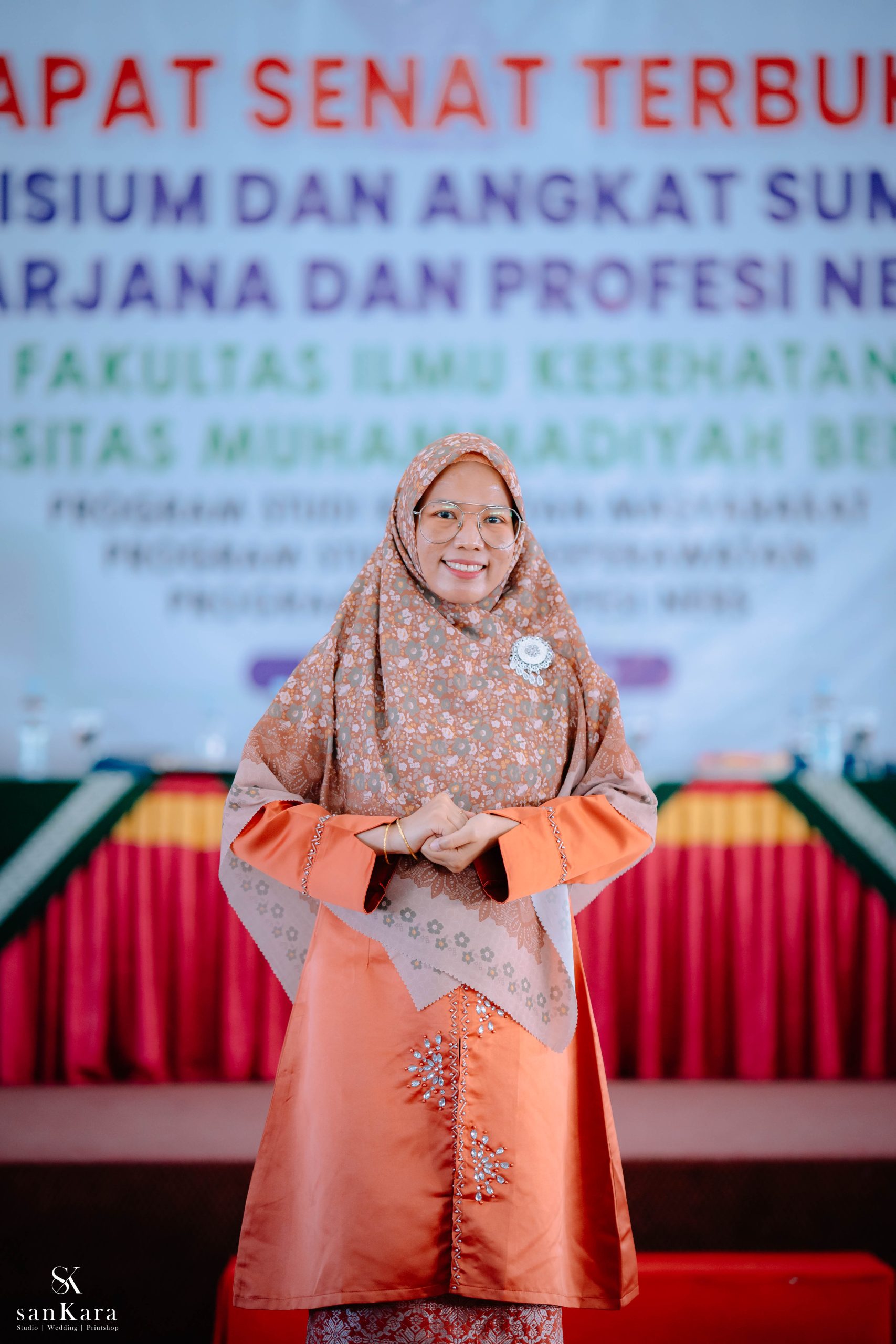  Dr. Liza Fitri Lina, M.Kep